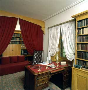 sunnyside-study Irving's study at Sunnyside, built around the partner's desk given to him by his publisher, George Putnam.